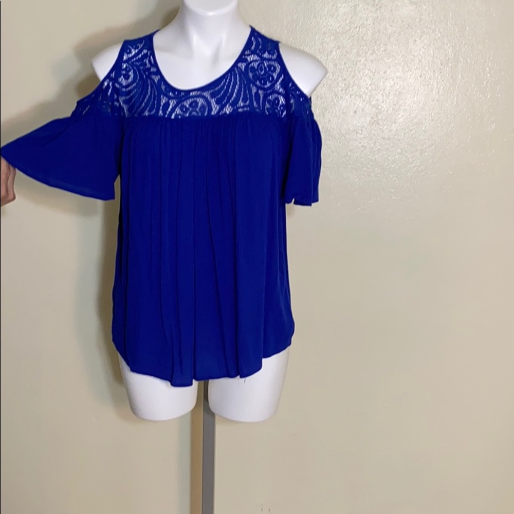 A.N.A. Cold Shoulder Blouse - Picture 5 of 7